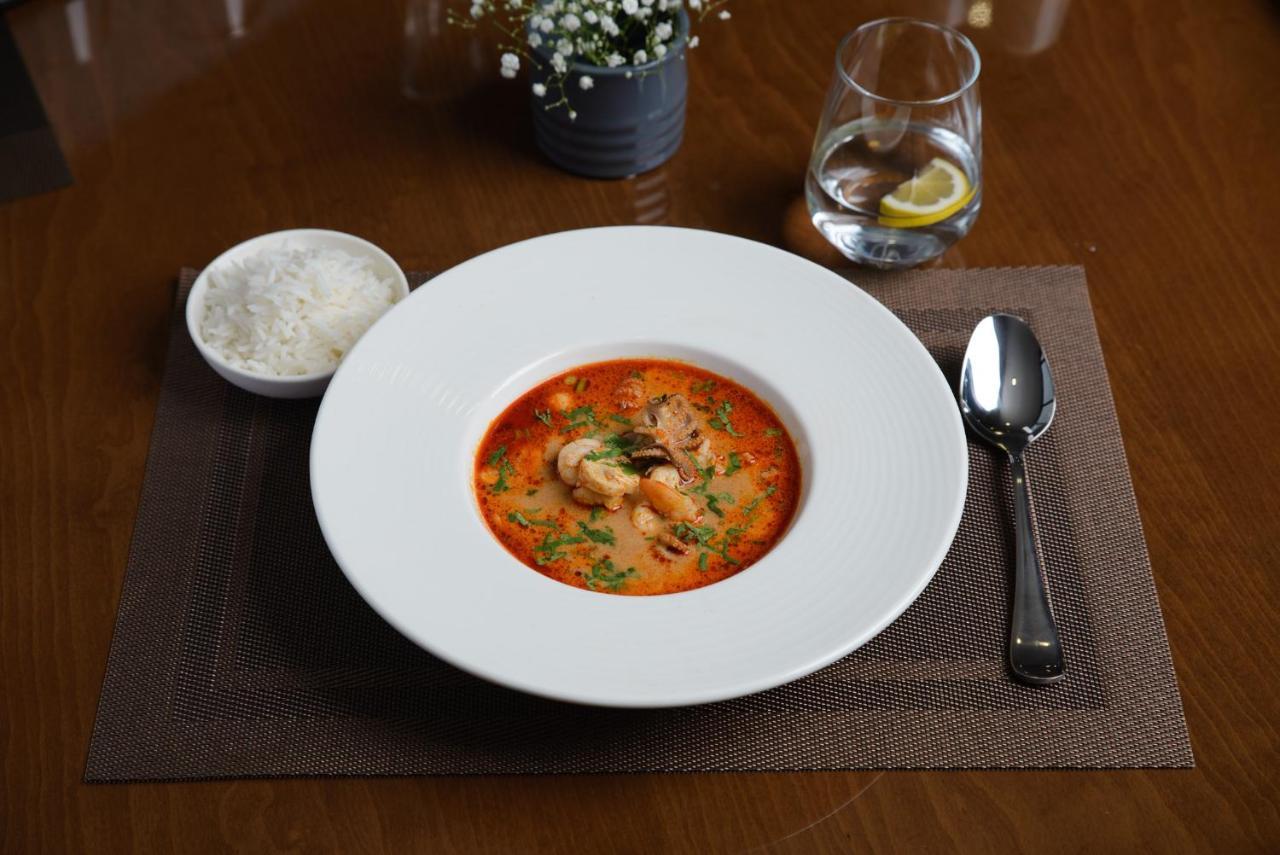 Royal Tulip Hotel & Casino, ティビリシ エクステリア 写真 A bowl of tom yum soup