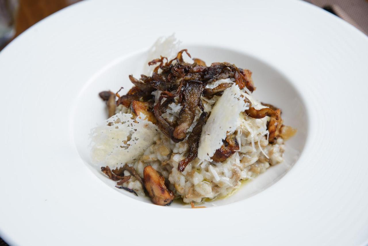 Royal Tulip Hotel & Casino, ティビリシ エクステリア 写真 A risotto with black truffle