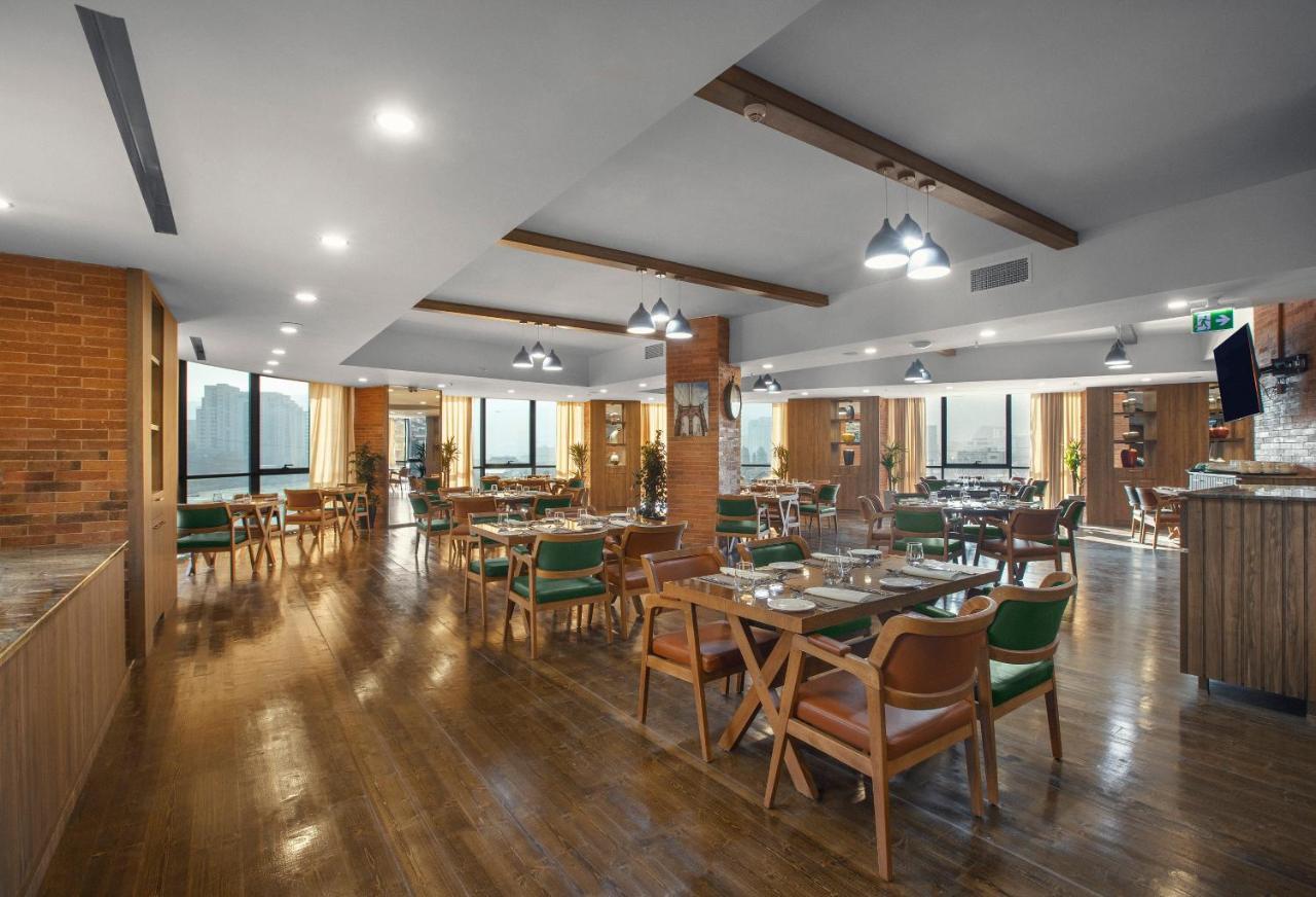 Royal Tulip Hotel & Casino, ティビリシ エクステリア 写真 The restaurant at the 10th floor