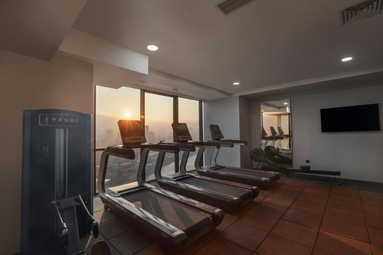 Royal Tulip Hotel & Casino, ティビリシ エクステリア 写真 The gym at the hotel