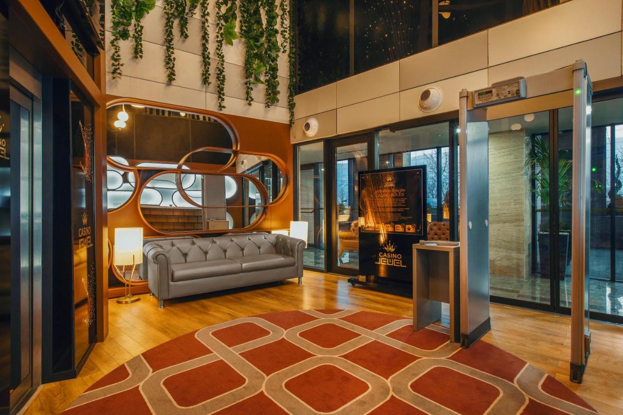 Royal Tulip Hotel & Casino, ティビリシ エクステリア 写真 The lobby of the hotel