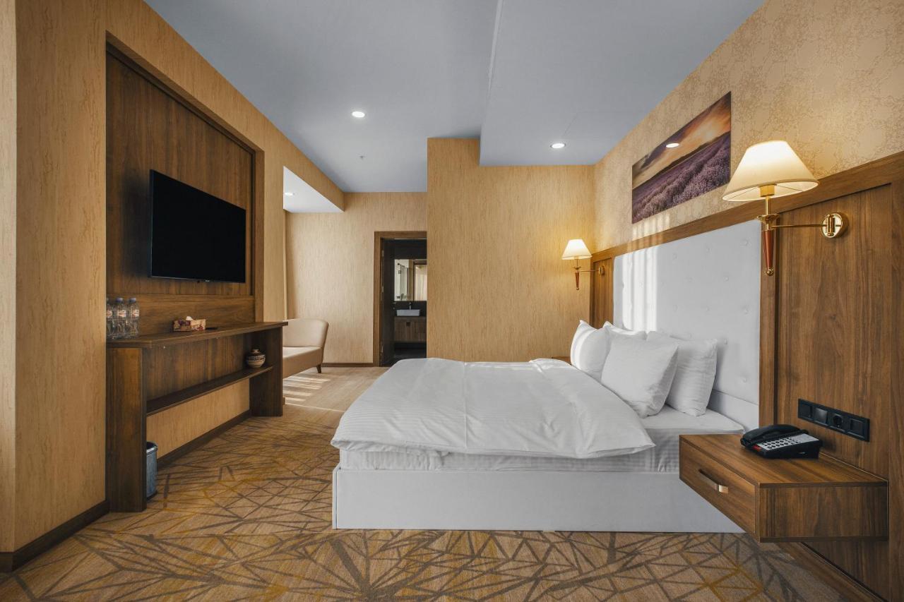 Royal Tulip Hotel & Casino, ティビリシ エクステリア 写真 Deluxe Suite