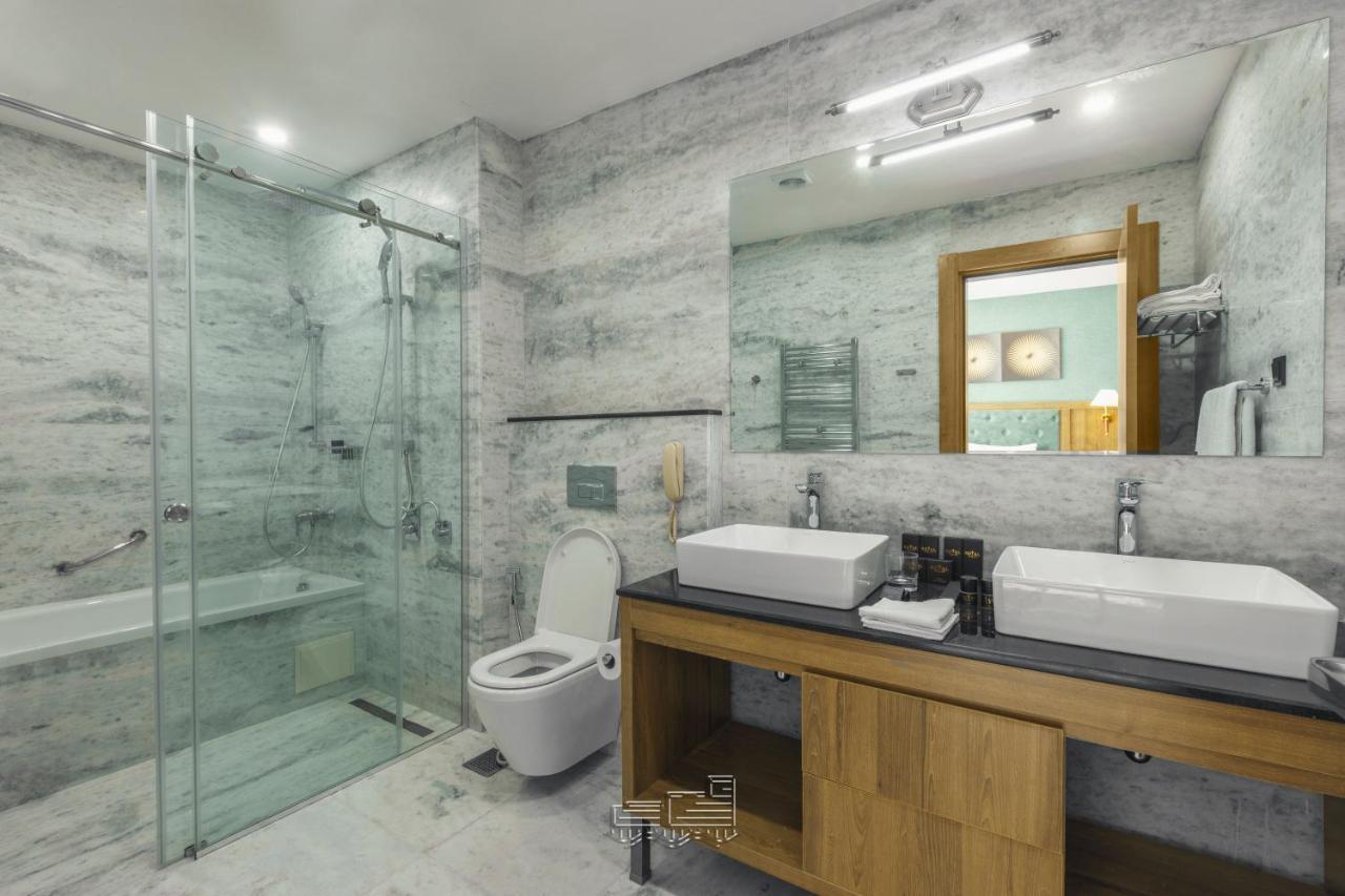 Royal Tulip Hotel & Casino, ティビリシ エクステリア 写真 Bathroom