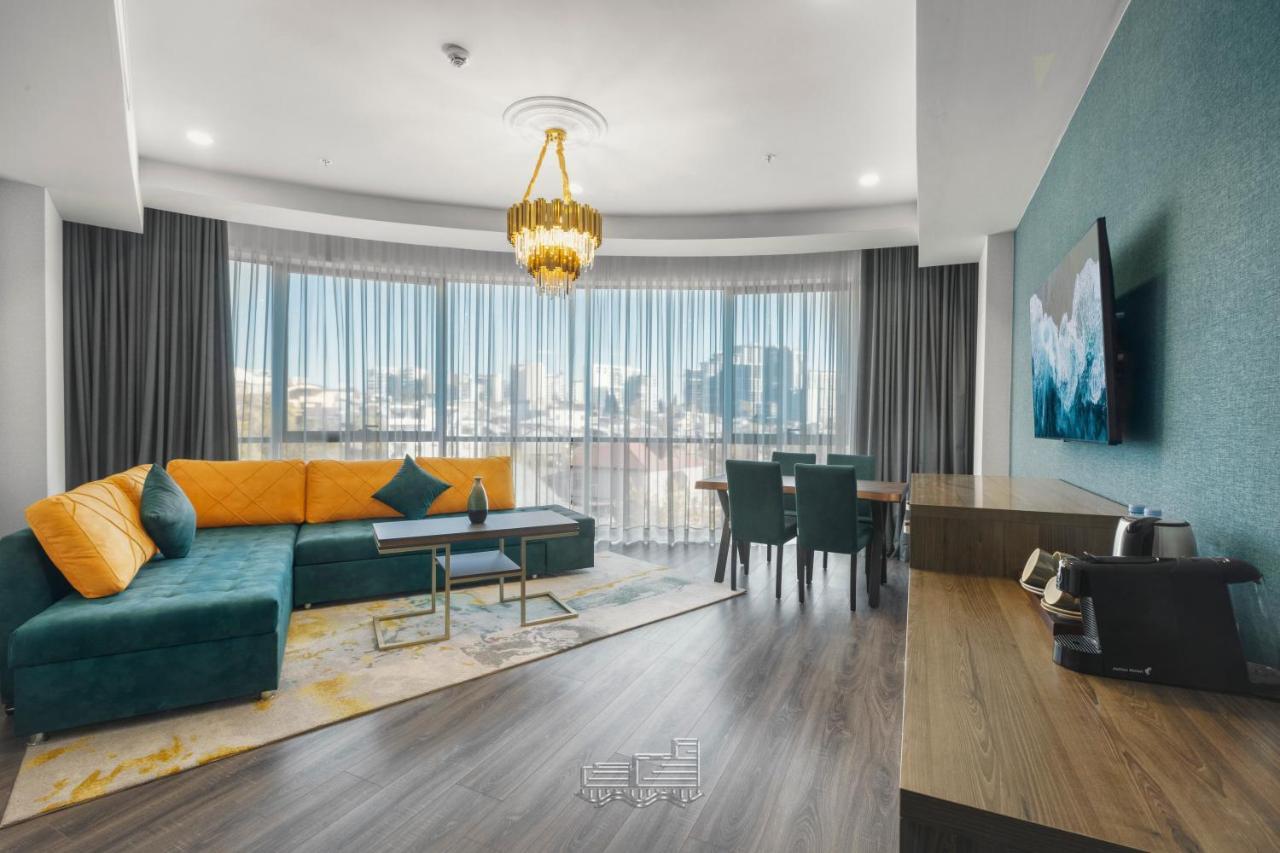 Royal Tulip Hotel & Casino, ティビリシ エクステリア 写真 Suite at the hotel