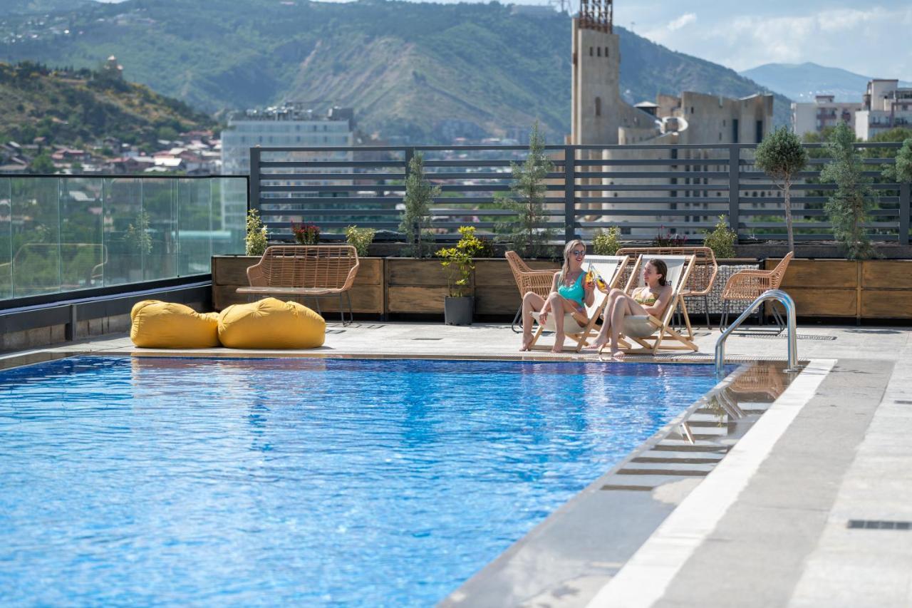 Royal Tulip Hotel & Casino, ティビリシ エクステリア 写真 Rooftop pool