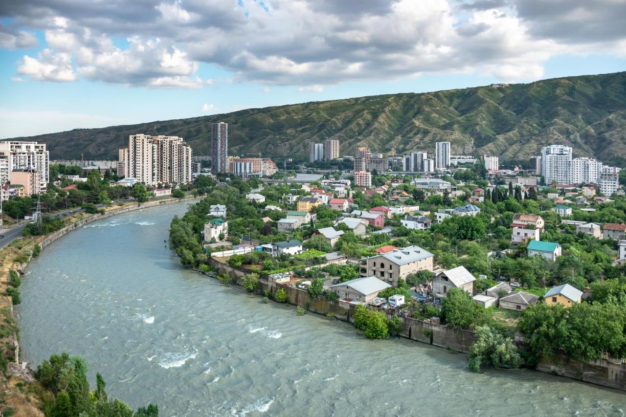 Royal Tulip Hotel & Casino, ティビリシ エクステリア 写真 The Rioni River in Vladikavkaz