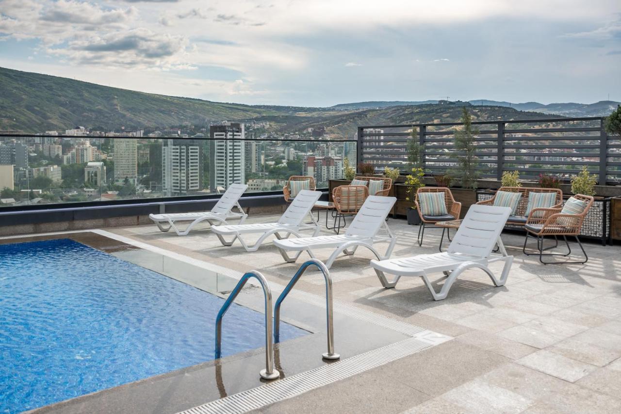 Royal Tulip Hotel & Casino, ティビリシ エクステリア 写真 Rooftop pool