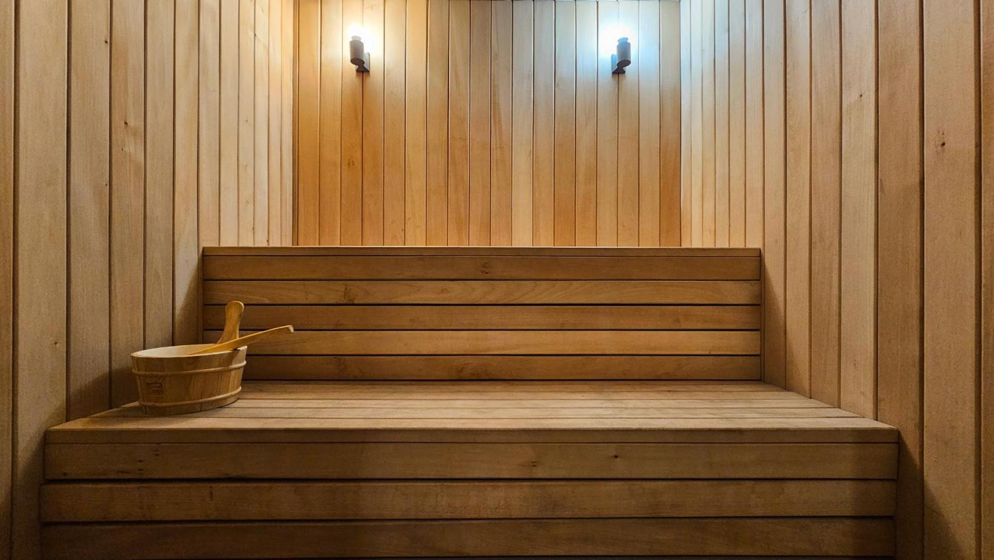Royal Tulip Hotel & Casino, ティビリシ エクステリア 写真 A Finnish sauna