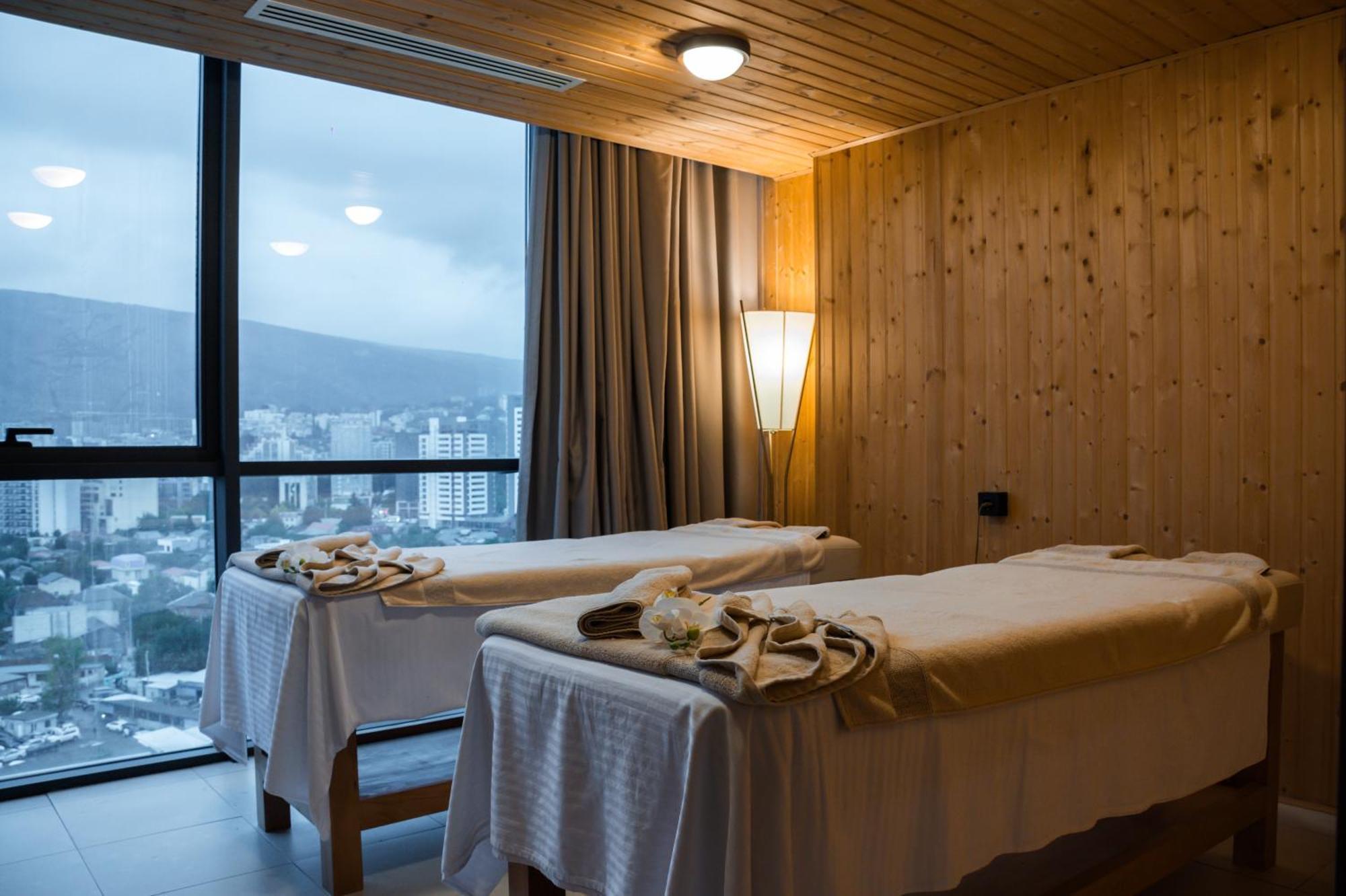 Royal Tulip Hotel & Casino, ティビリシ エクステリア 写真 Massage beds